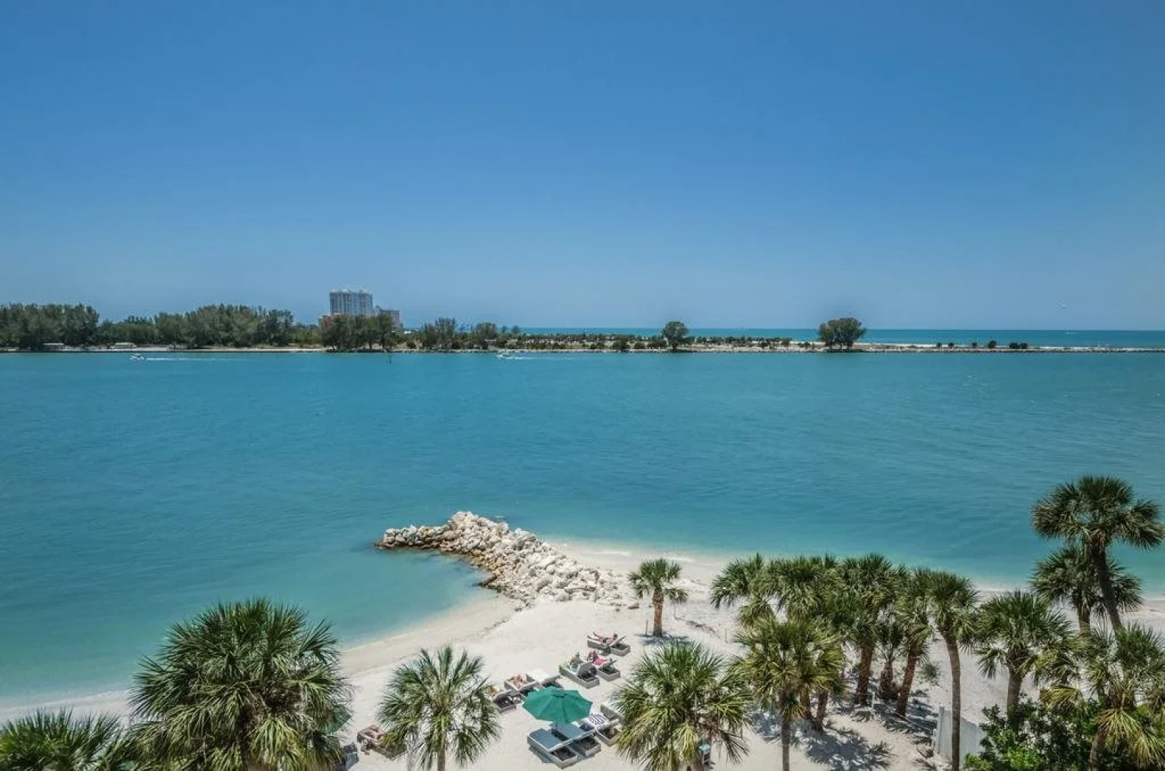 DreamView Beachfront Hotel & Resort