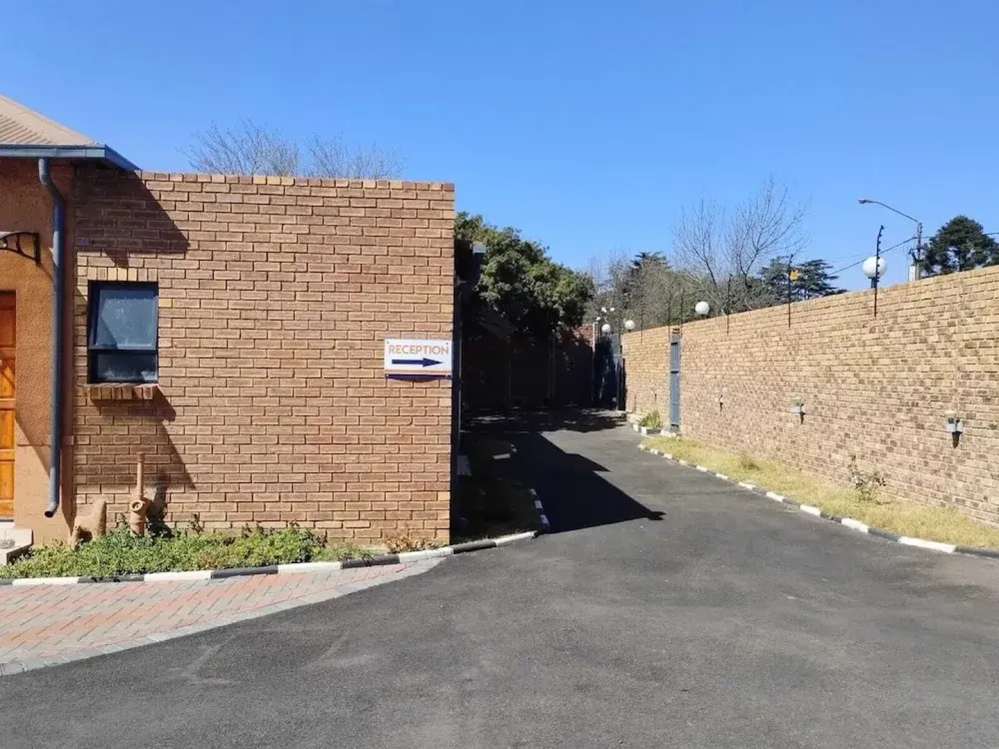 Emperor Lodge And Tours