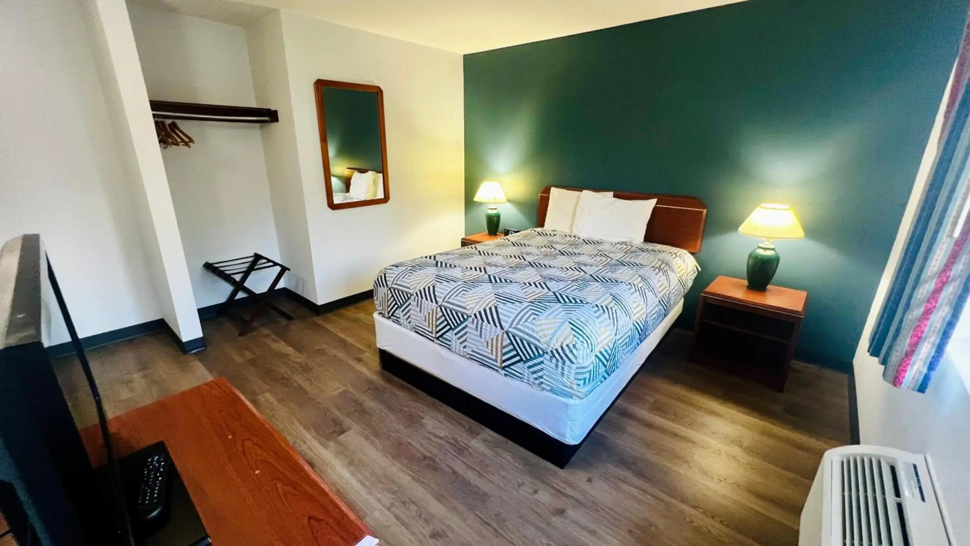 Studio 6 Suites Portland OR- I-5 OHSU
