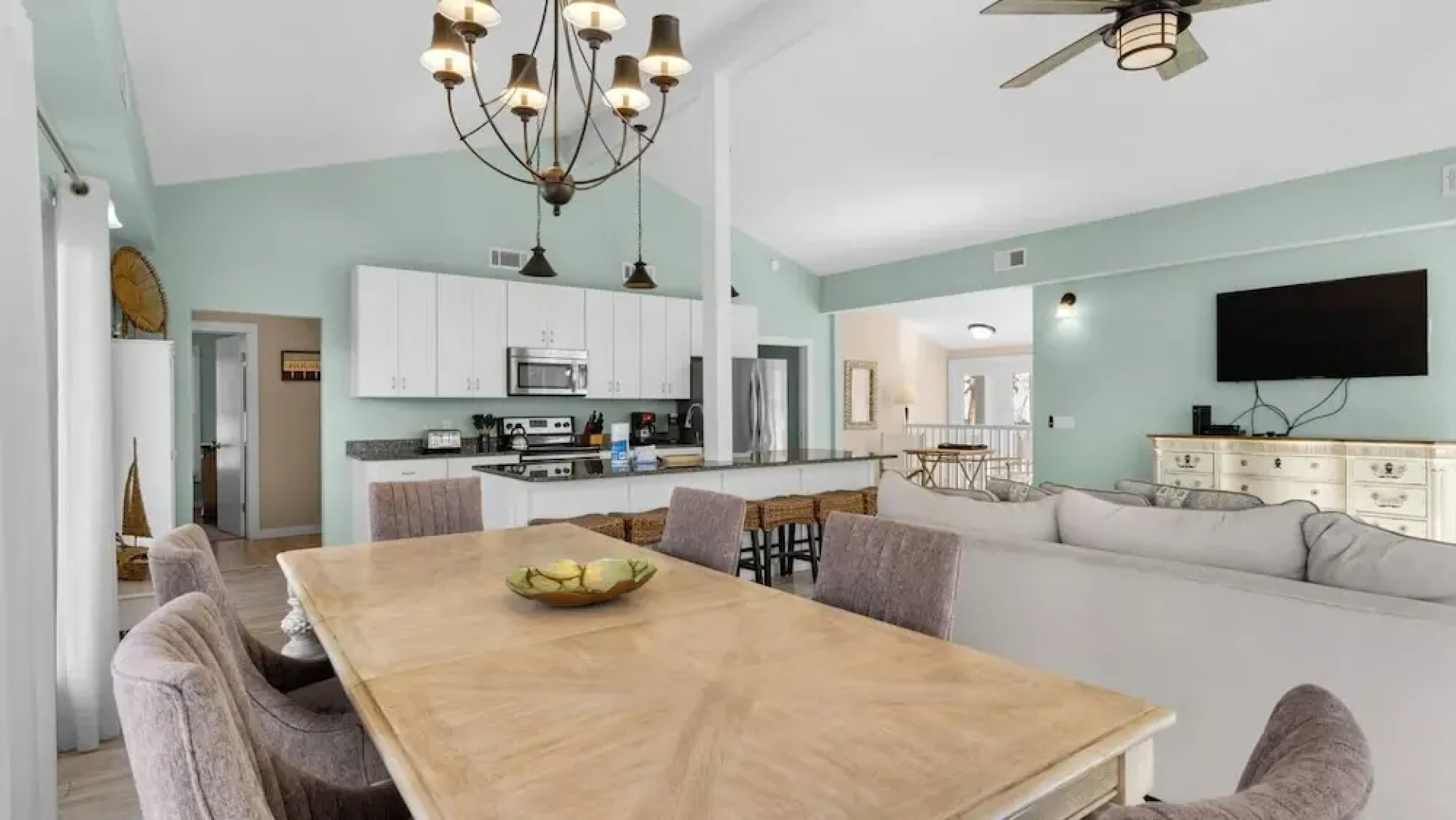 Your Ideal Beach Getaway With Private Pool, Game Room and Close to Beach!