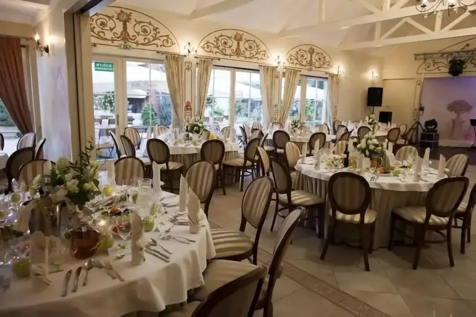 Villa Estera - Hotel & Restauracja