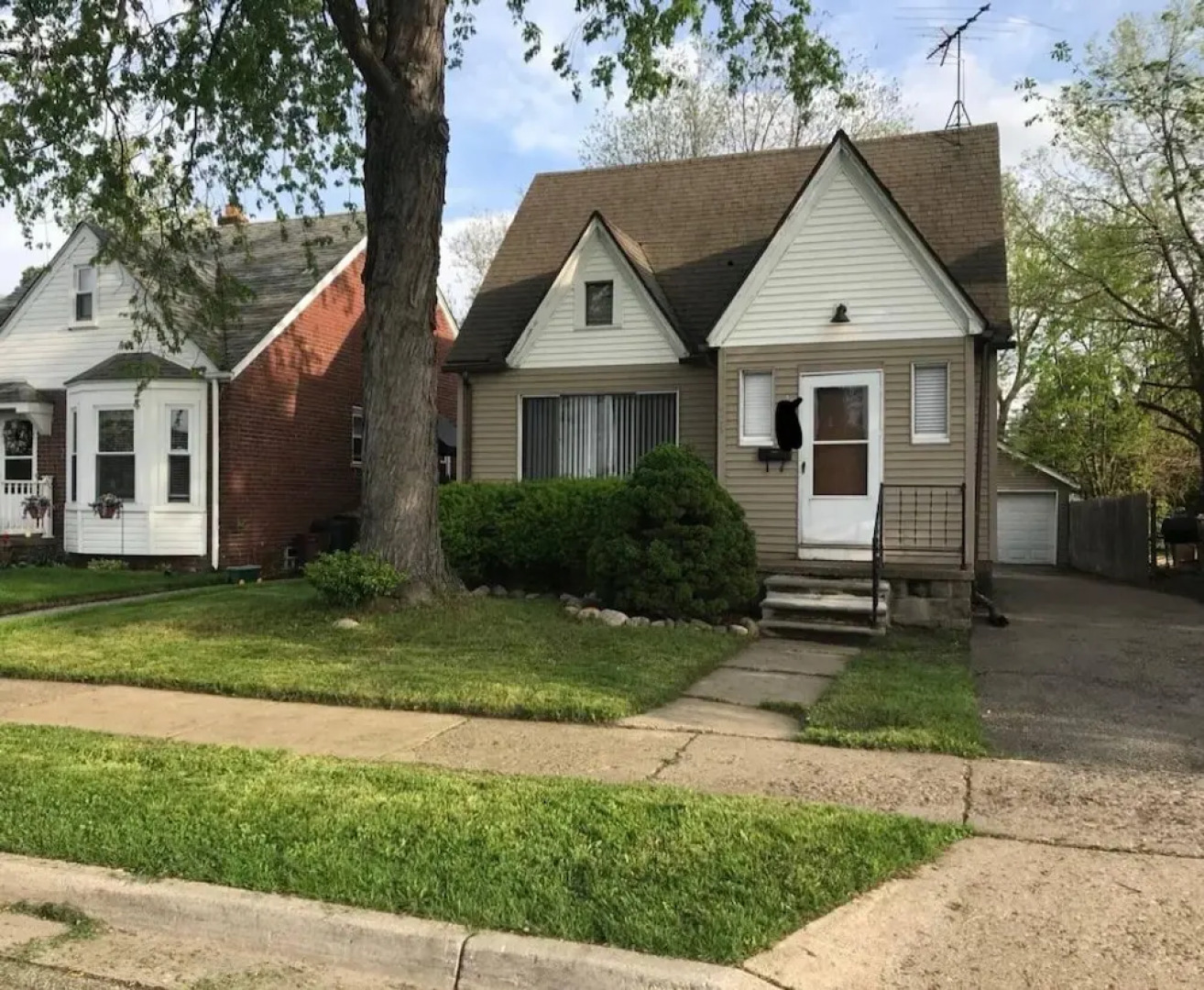 Shiny and Comfortable Oakland House