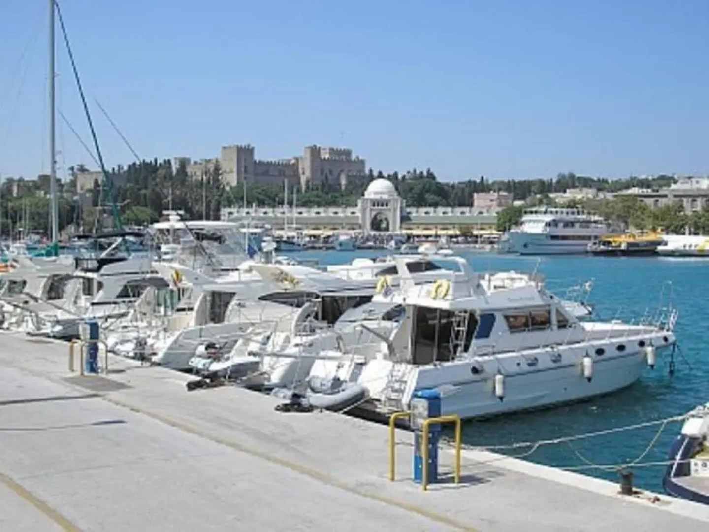 2 min drive to Haraki Beach & 10 to Lindos