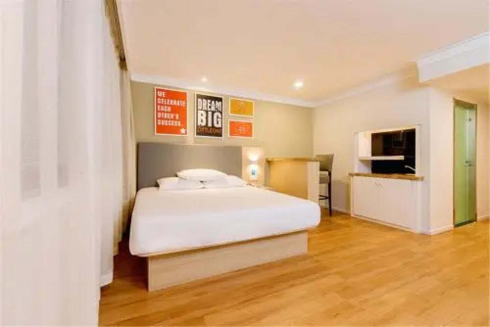 Hanting Guyuan City Government Hotel