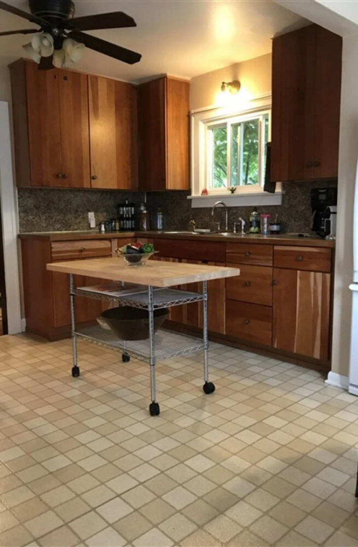 Lacey's Place A Guesthouse