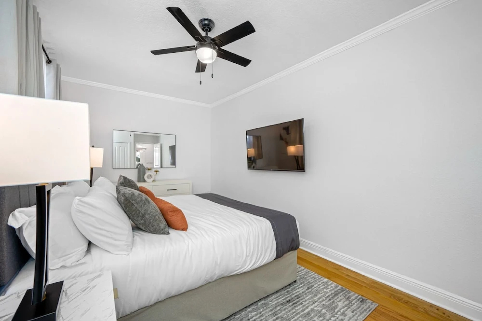 Exquisite Bayview Villa With Pool and Games!