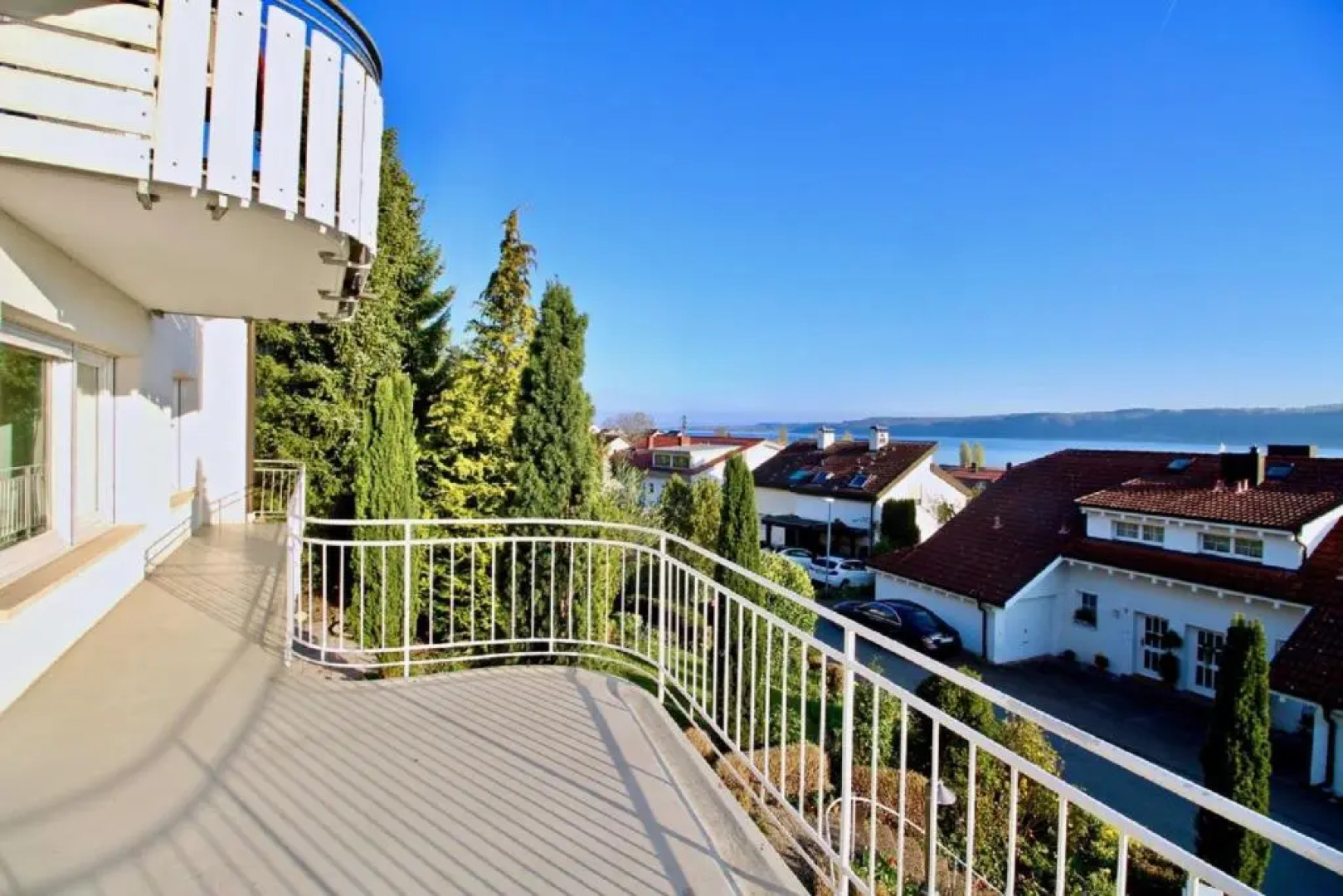 Seeterrasse mit Seeblick