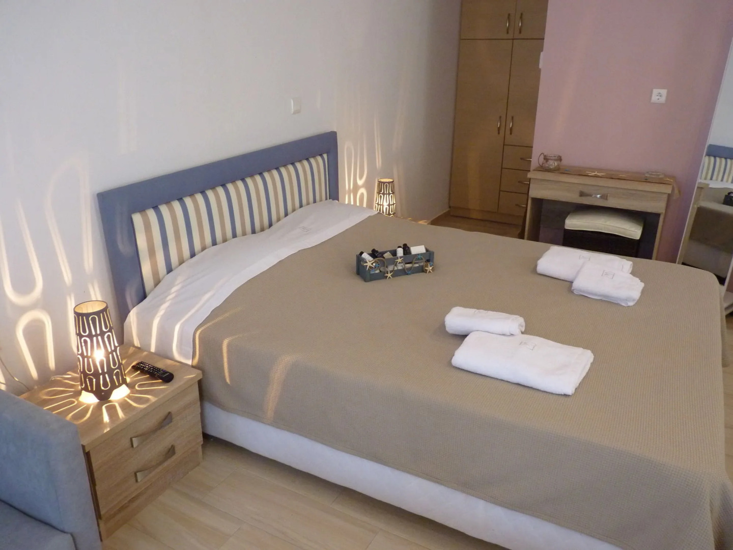 Ilianthos Apartments & Studios