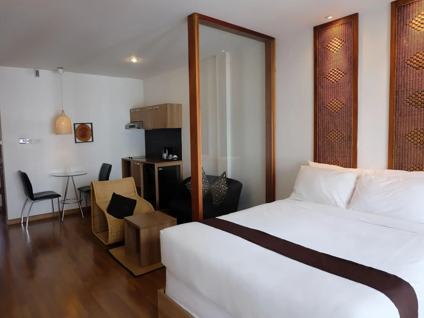 5ive Beach House Hotel