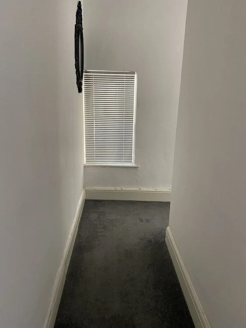 Stunning 2-bed Apartment Above Schooners Bar