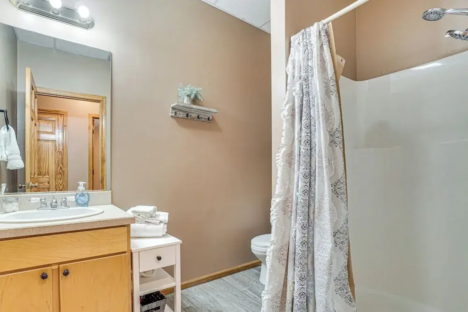 'innsbruck Alpine Getaway' w/ Shared Hot Tub!