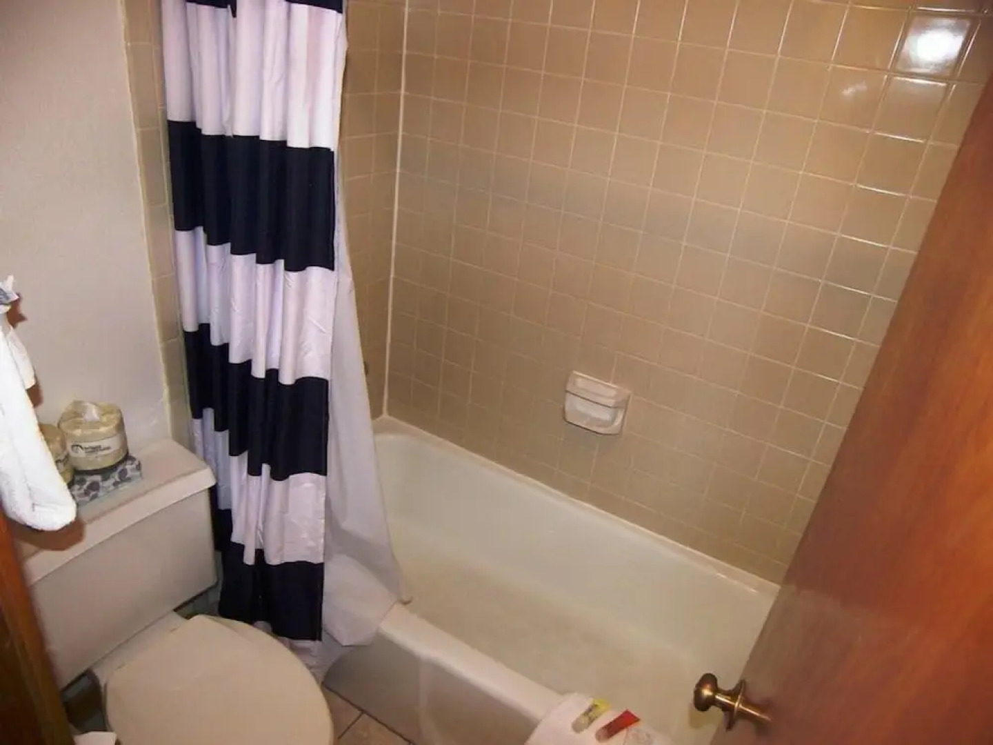 FP202S Foxpine Inn by RedAwning