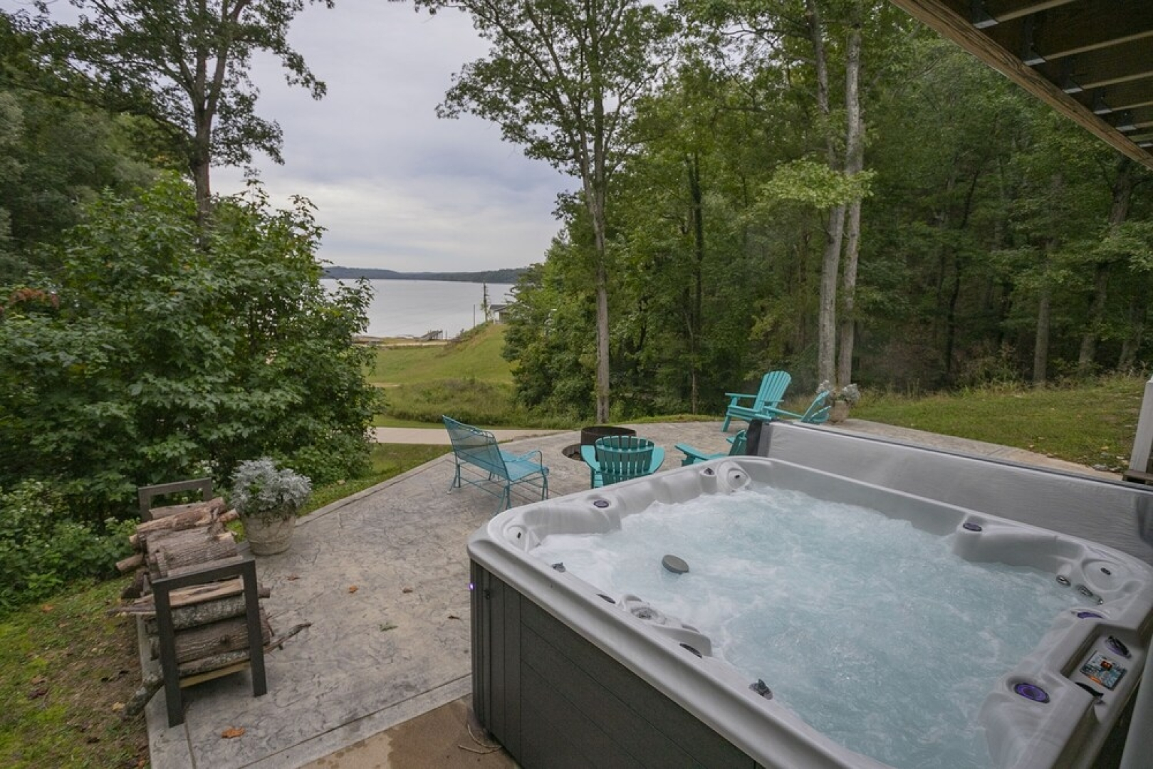 Modern Farmhouse Style Chalet with amazing Kentucky Lake views - Dock, Hottub and Firepit!