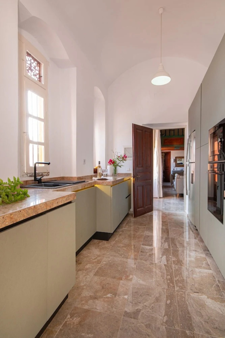 Emporio A Captivating 6-bed Villa in Nimborio