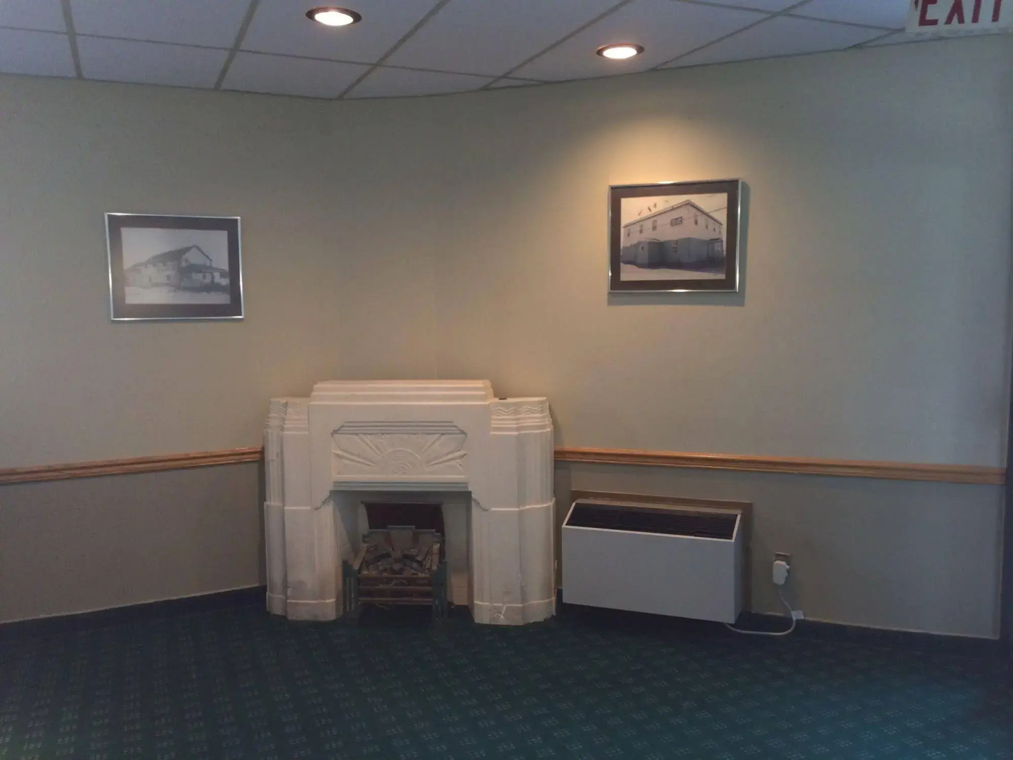 Pickle Lake Hotel
