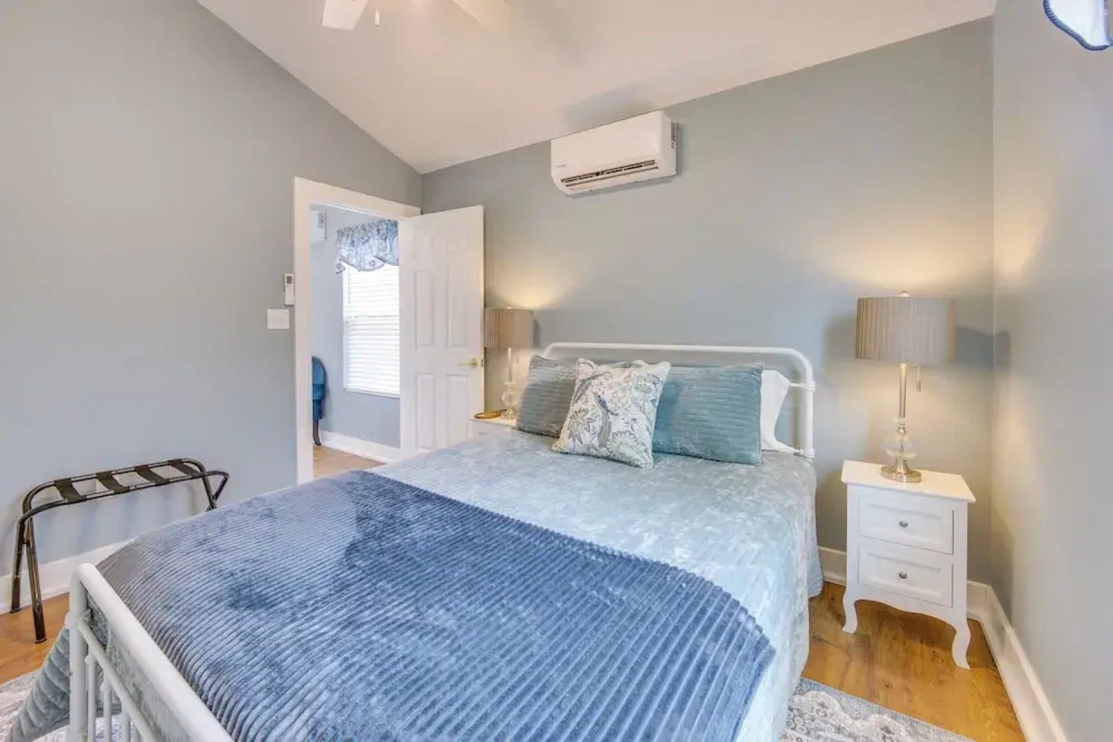 Half-mi to Dtwn: New Cottage in Jefferson!