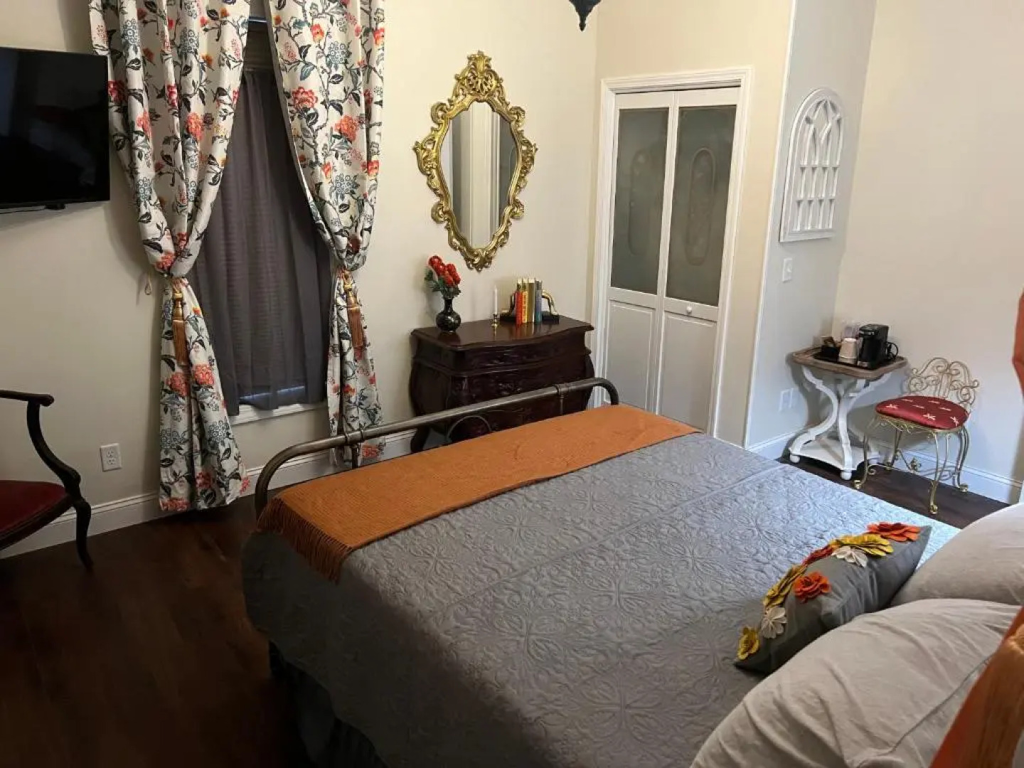 Holland Farmhouse Inn B & B