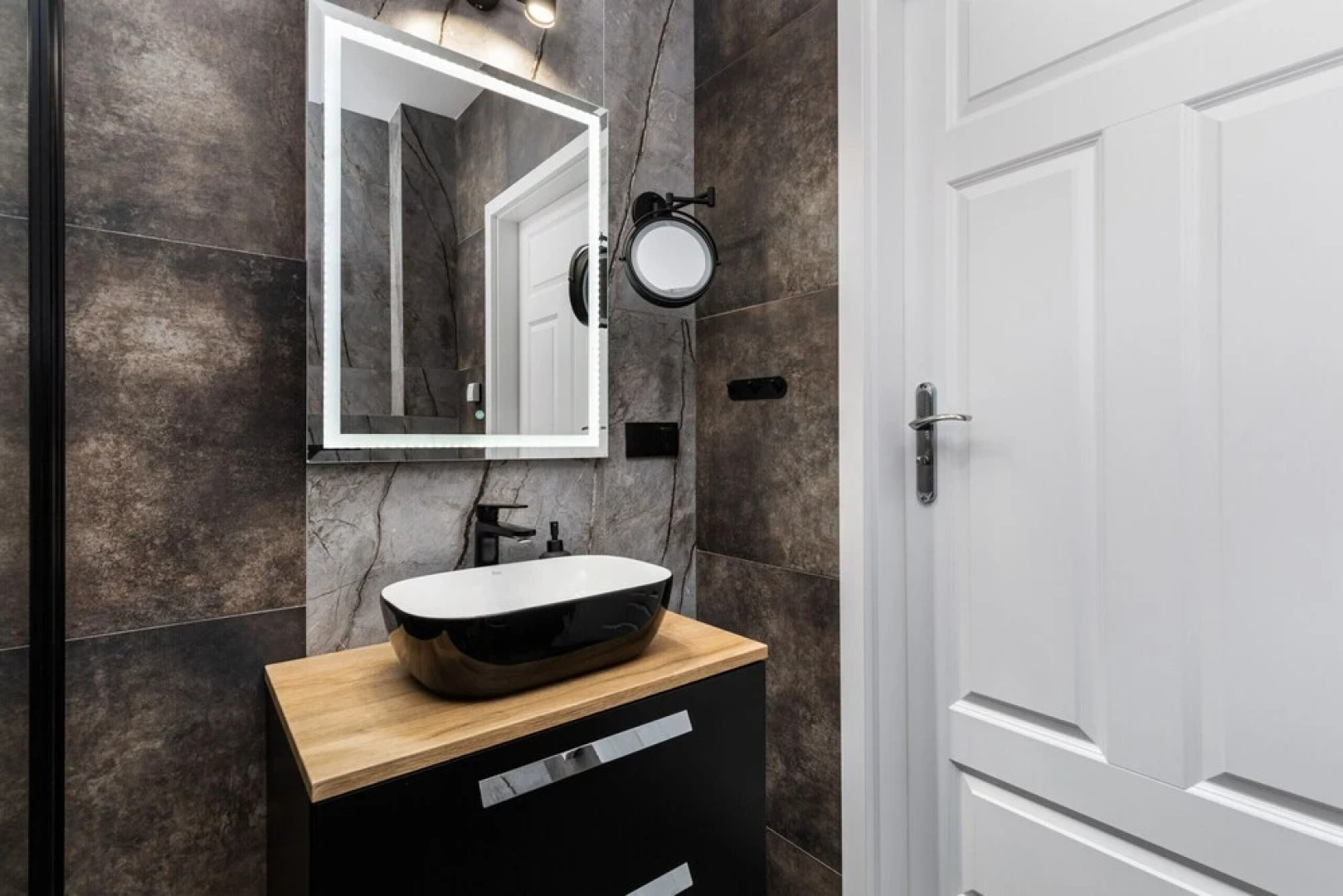 Seaside Apartment With AC by Renters