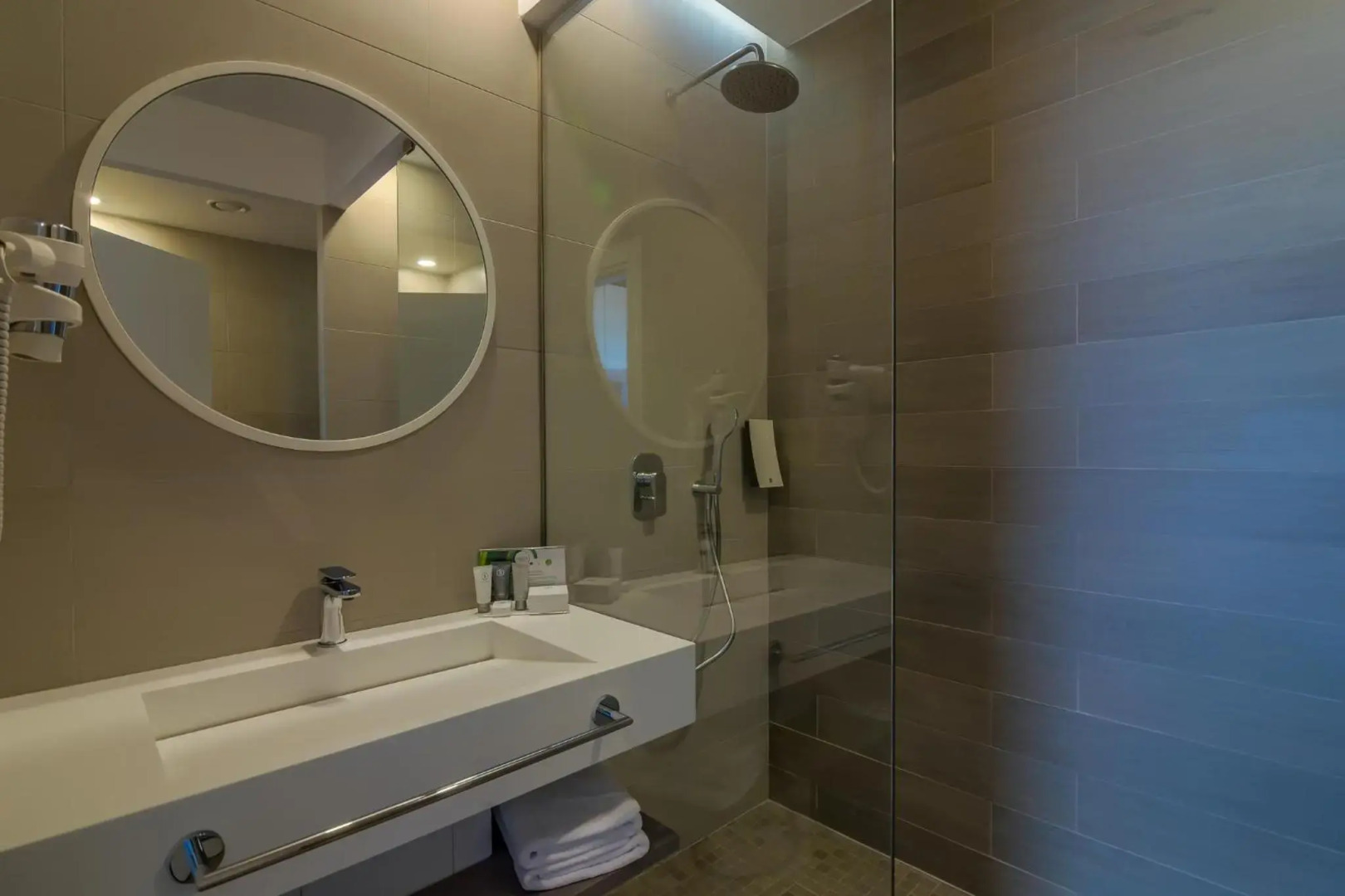 Nyota Hotel & Conference Center