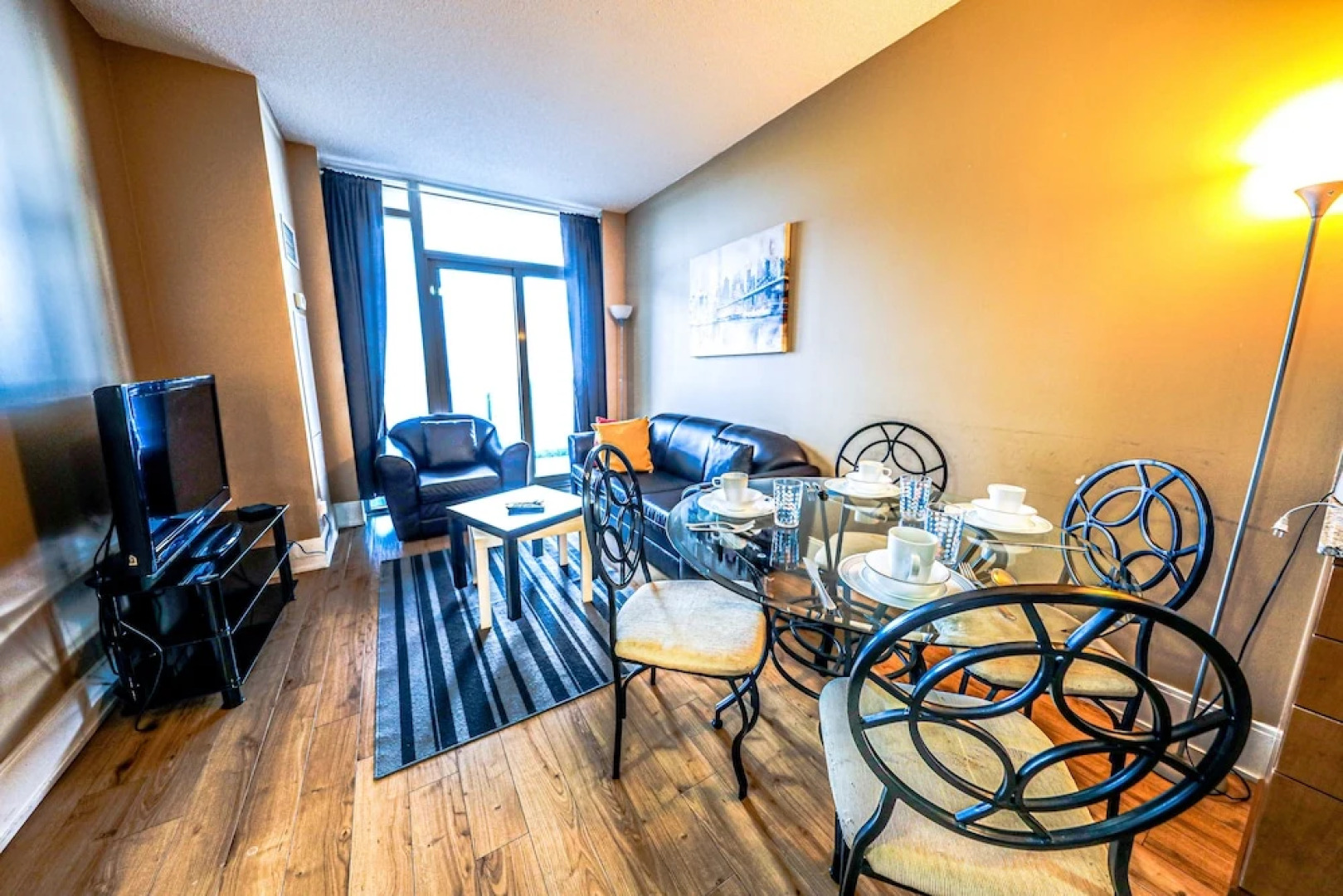 Lake View Luxury Condo by Elite Suites