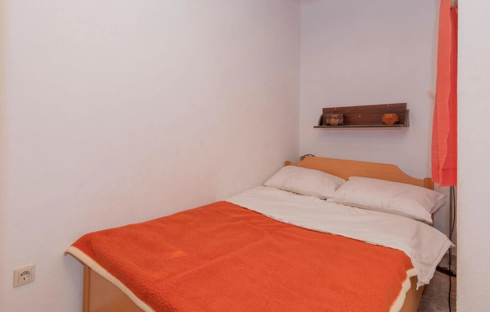 Beautiful Apartment in Sucuraj With 2 Bedrooms and Wifi