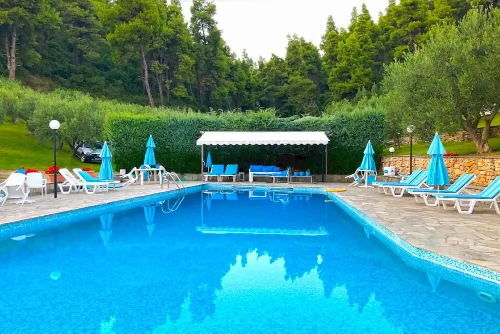 Eva Gior Shared Pool Messonaittes