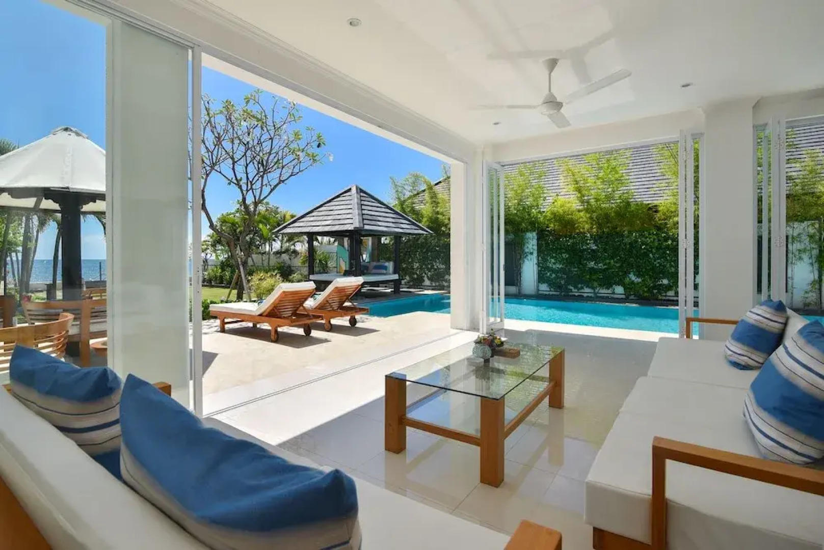 Villa Lovina Beach 2