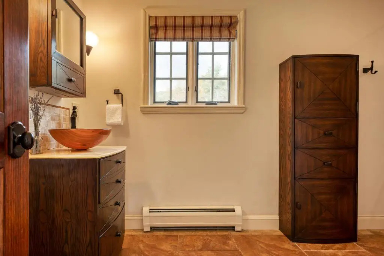 Cortland by Avantstay Charming Heritage Estate w/ Private Lake & Pool