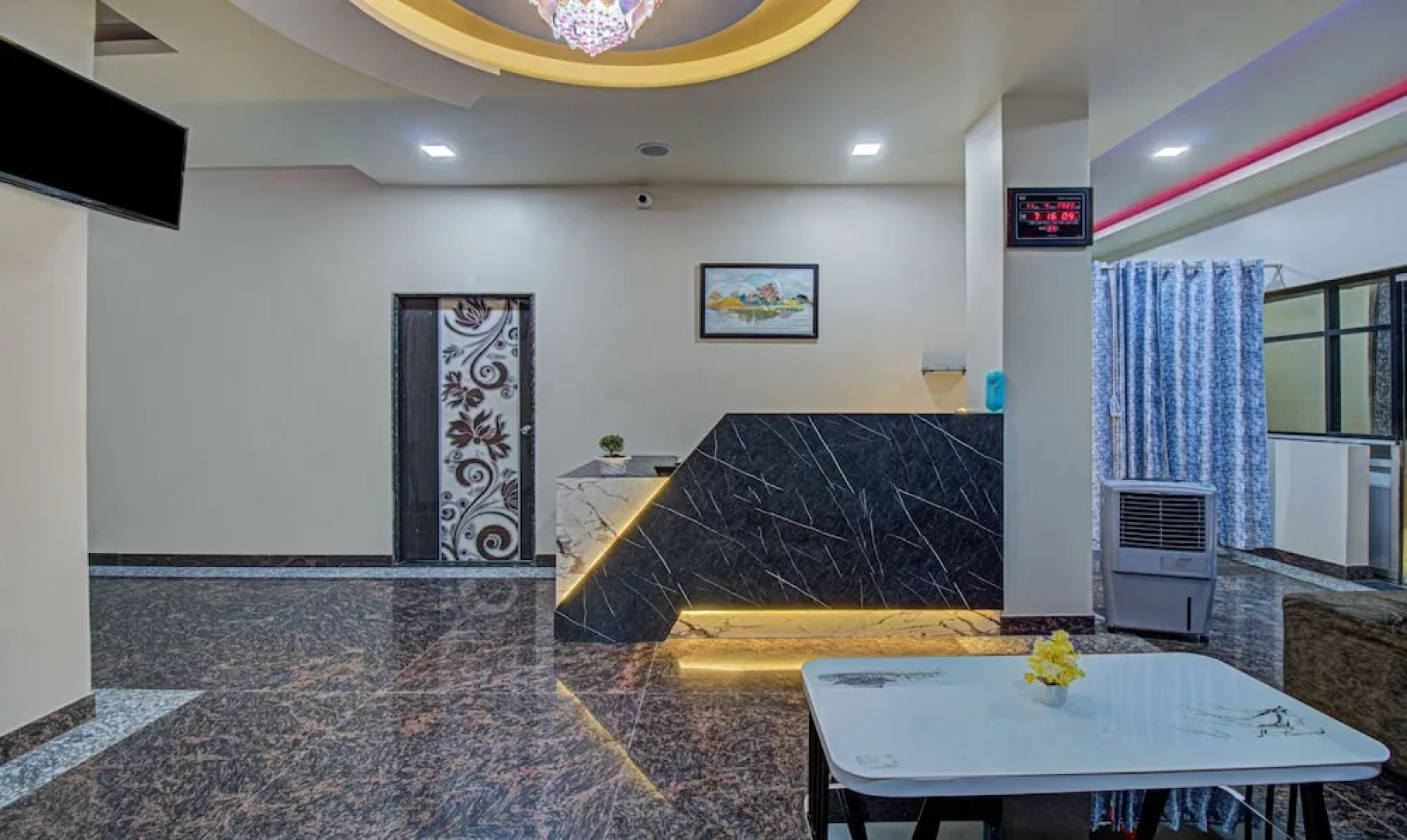 Treebo Royal, Chandrapur