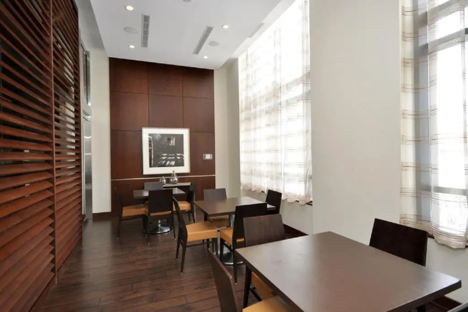 Royal Stays Furnished Apartments - Square One