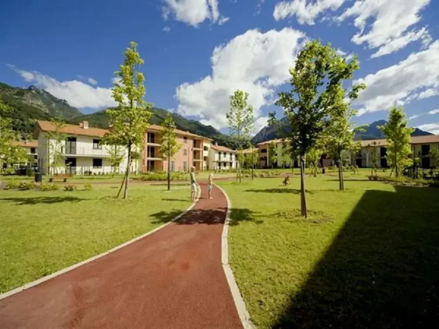 Pleasing Furnished Apartment With View of the Lake