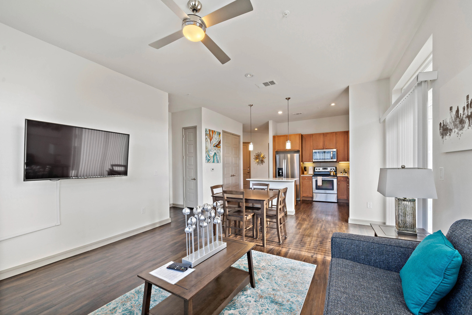 Downtown Location- Parking, Gym, Pool! Modern, Deep Cleaned Apt!