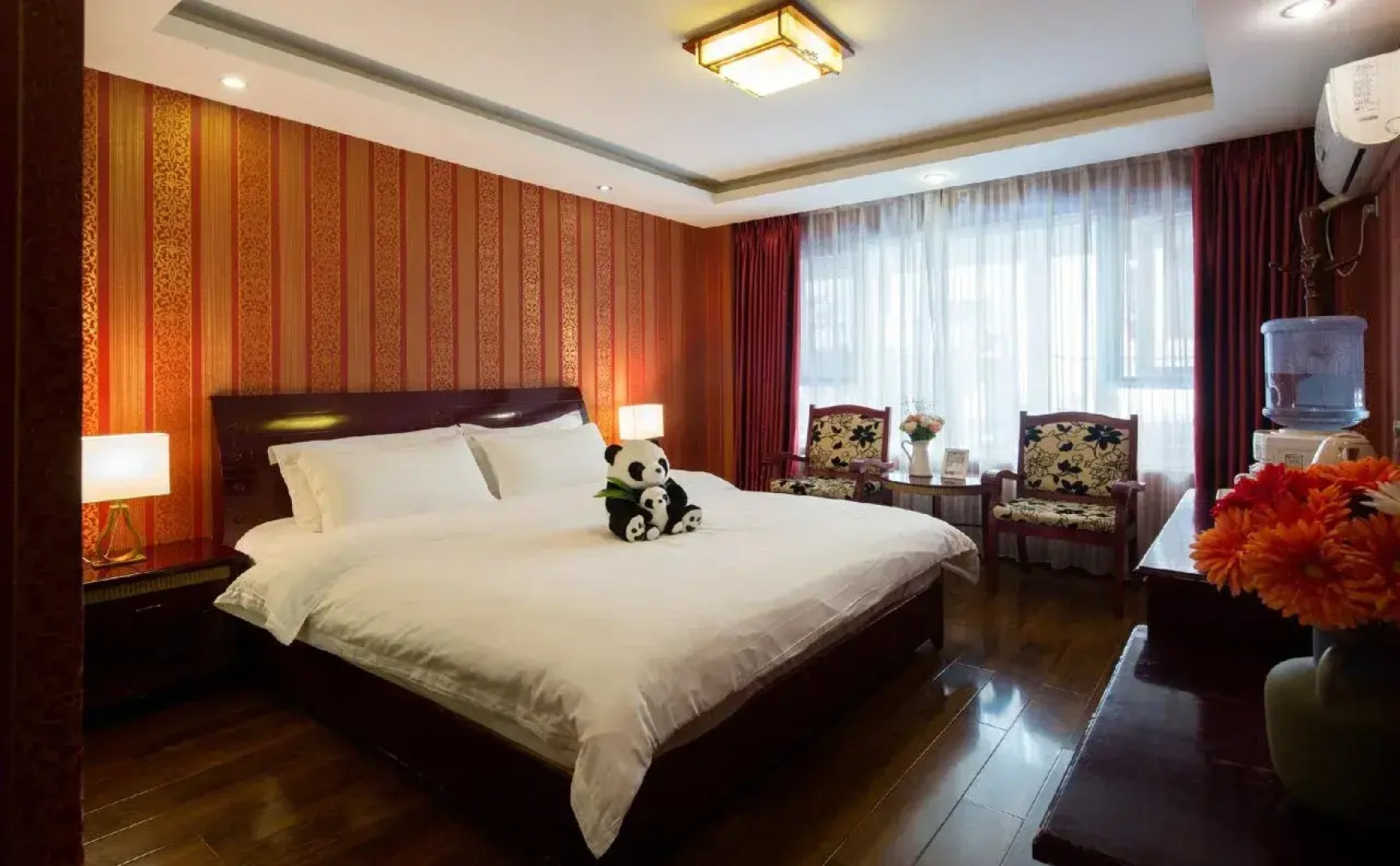 Mount Emei Happy Hotel