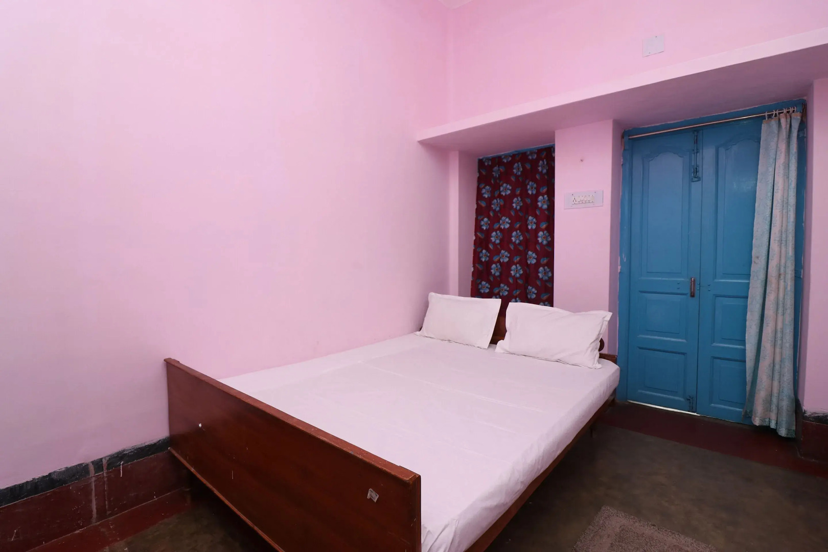 SPOT ON 44329 Sri Krishna Inn Lodging & Boarding