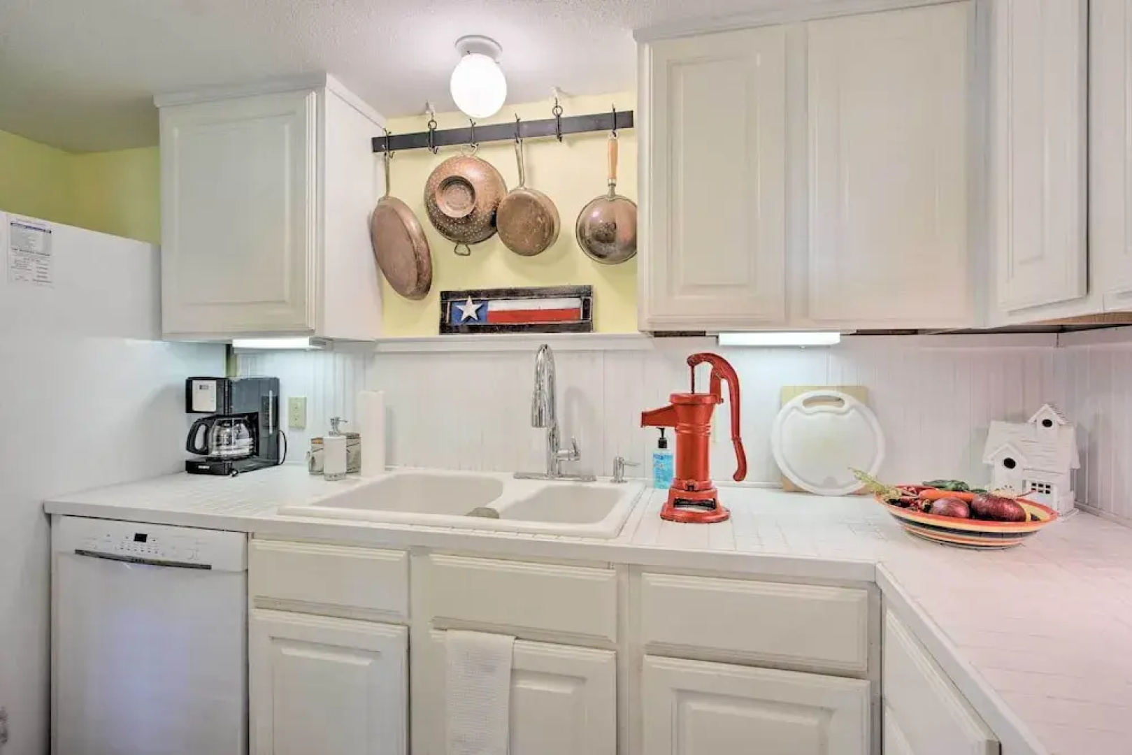 Lovely Pottsboro Home w/ Patio & Fire Pits!
