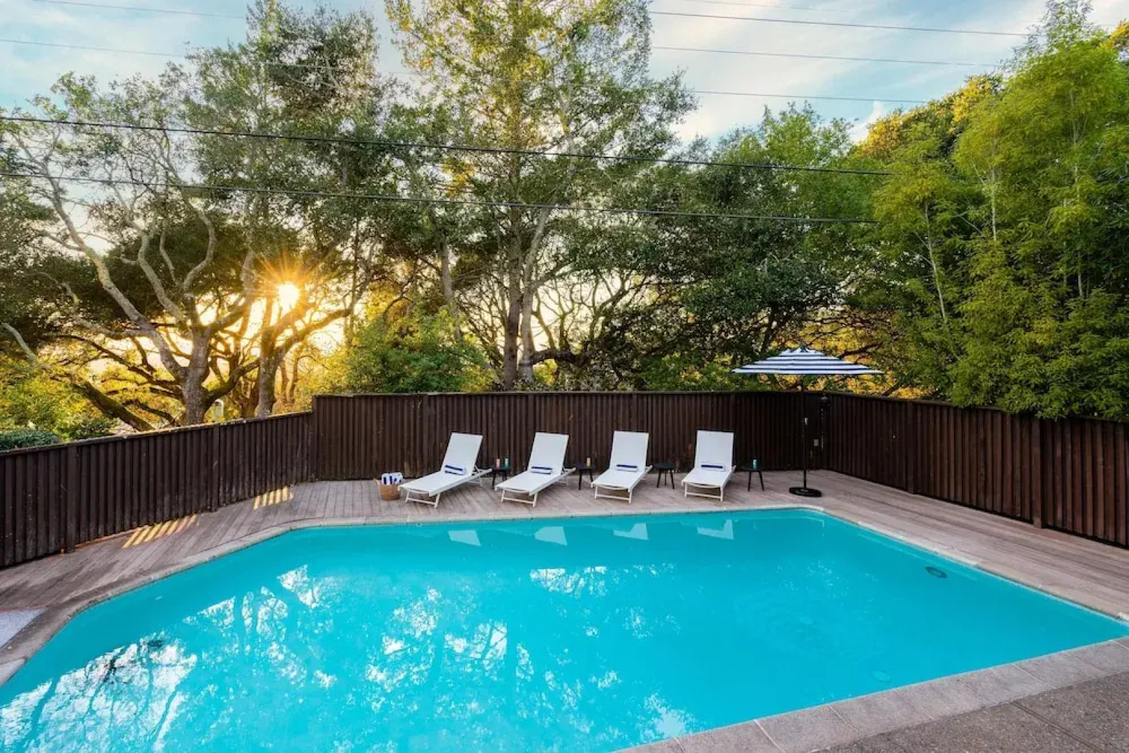 Rivendell - Spacious Home w Pool Arcade Games & Expansive Patio Santa Rosa