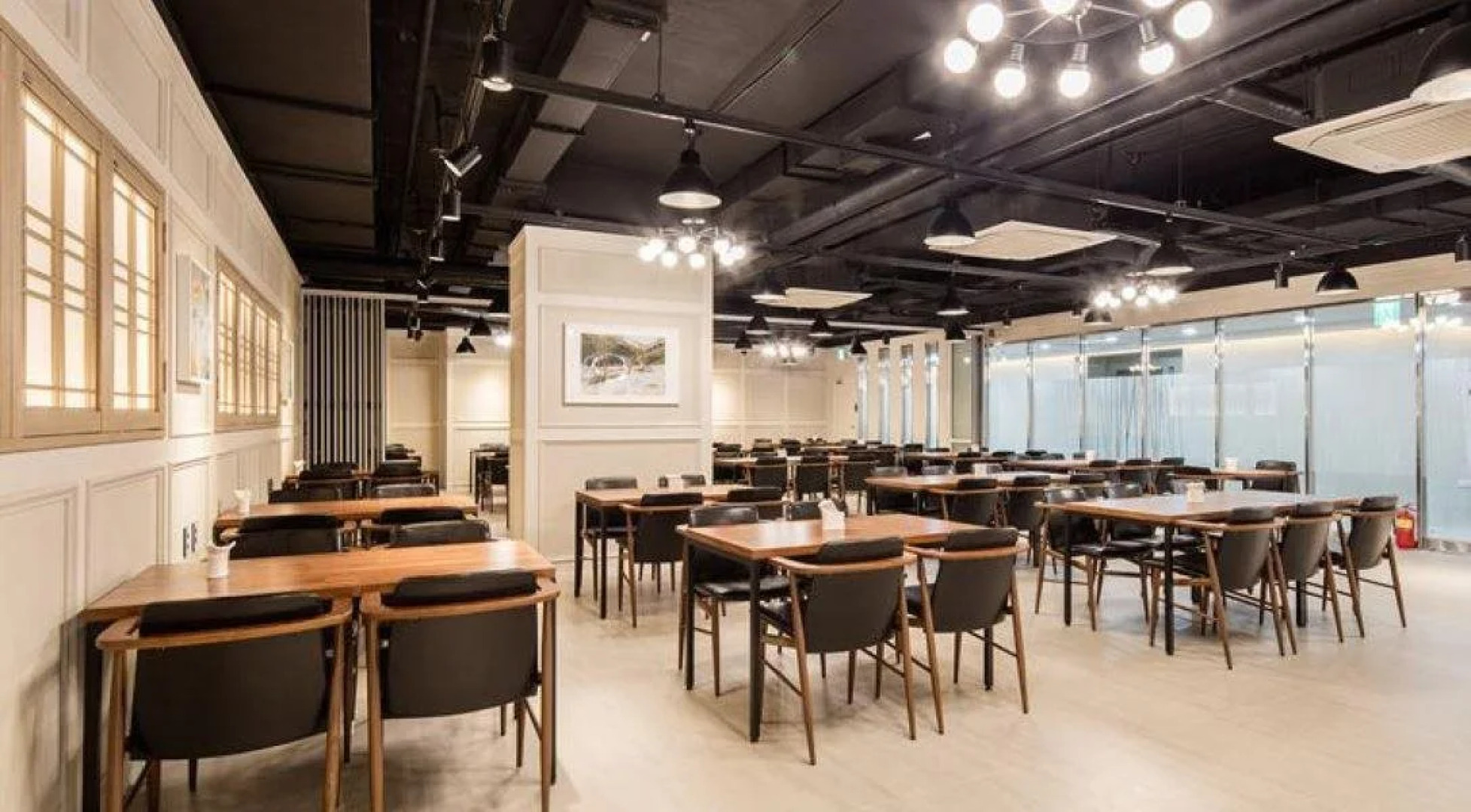 The First Stay Hotel