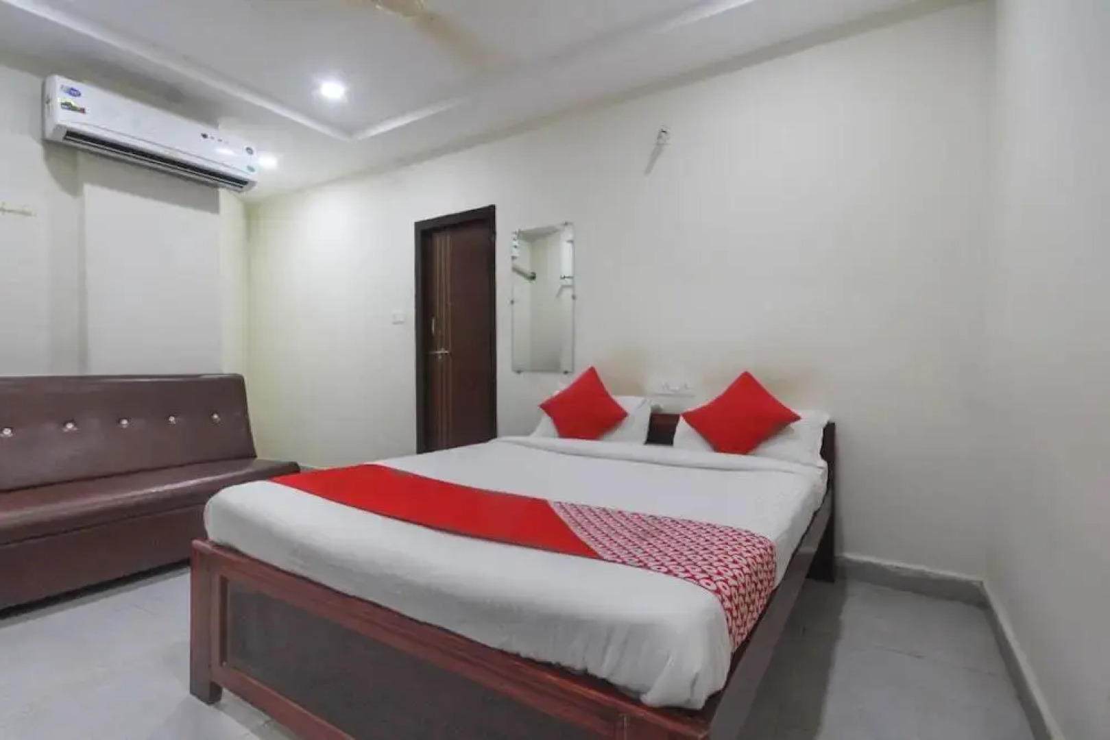 Hotel Cm Residency by OYO Rooms