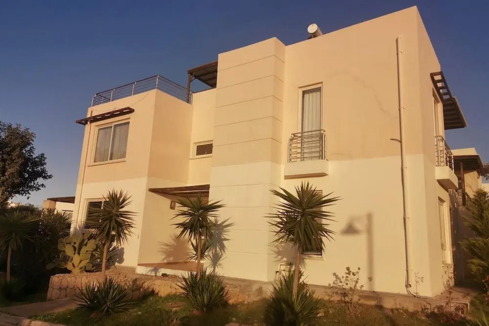 Turtle Bay Holiday - Sleeps 4, Pools & Sea View