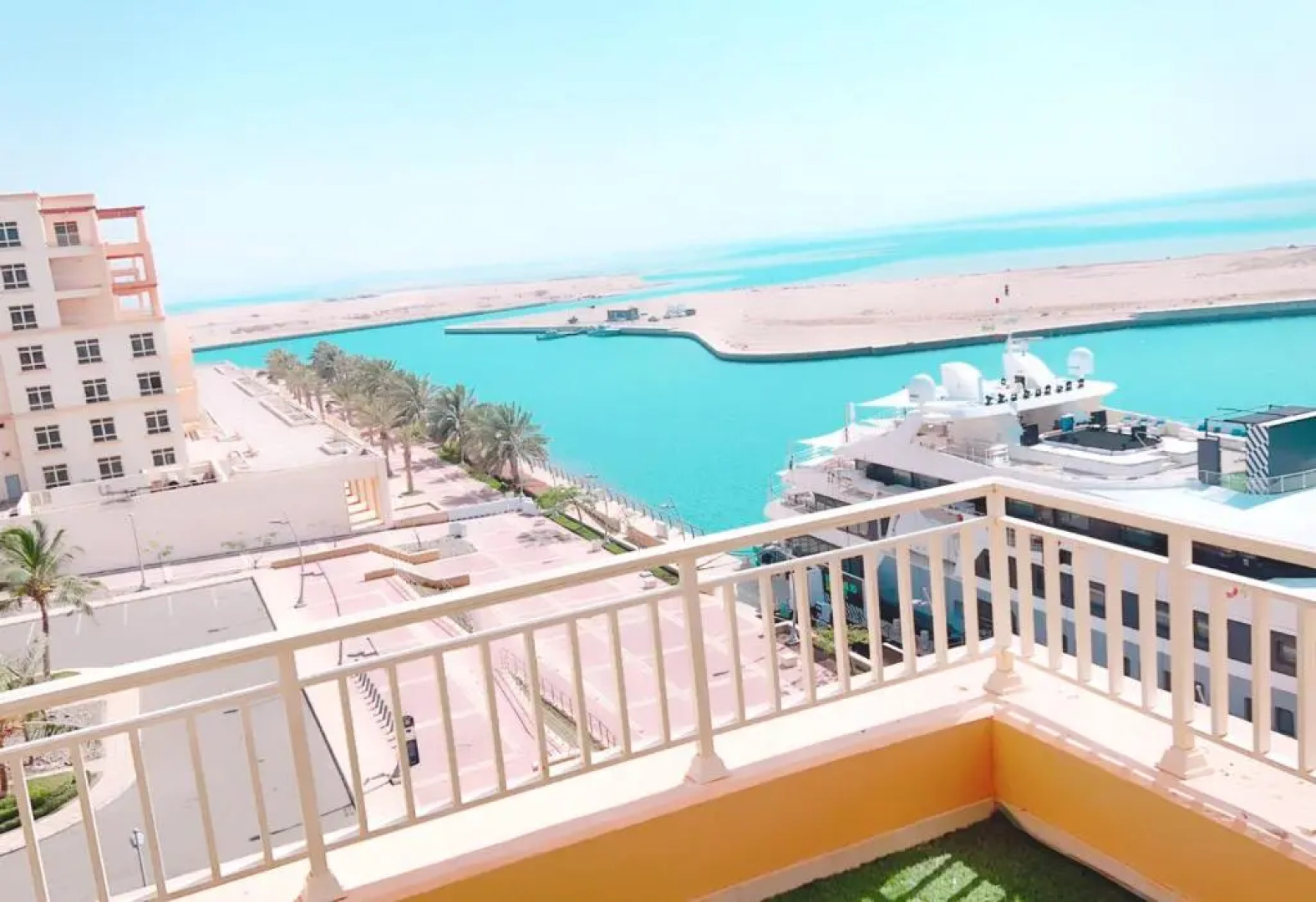 رويال مارينا 2 بانوراما علي البحر مباشر عوائل فقط