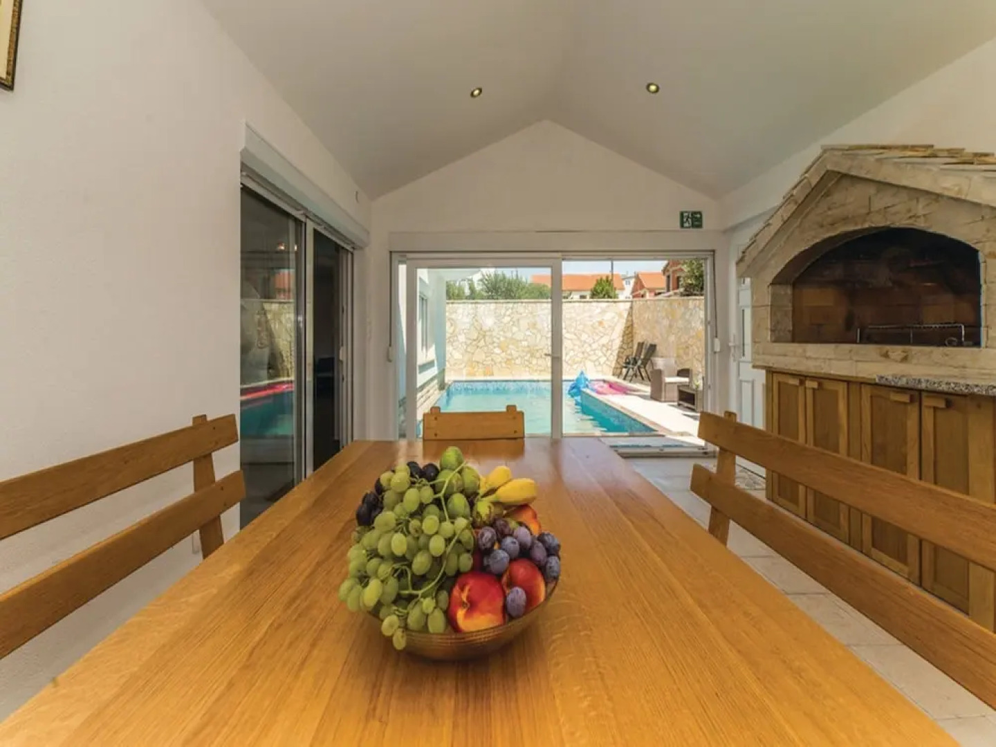 Spacious Villa in Maslenica with Swimming Pool