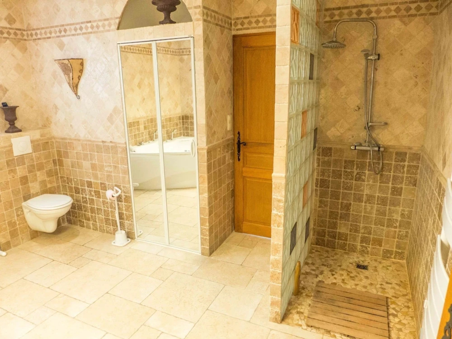 Spacious Furnished Holiday Villa With Private Pool and Covered Terrace