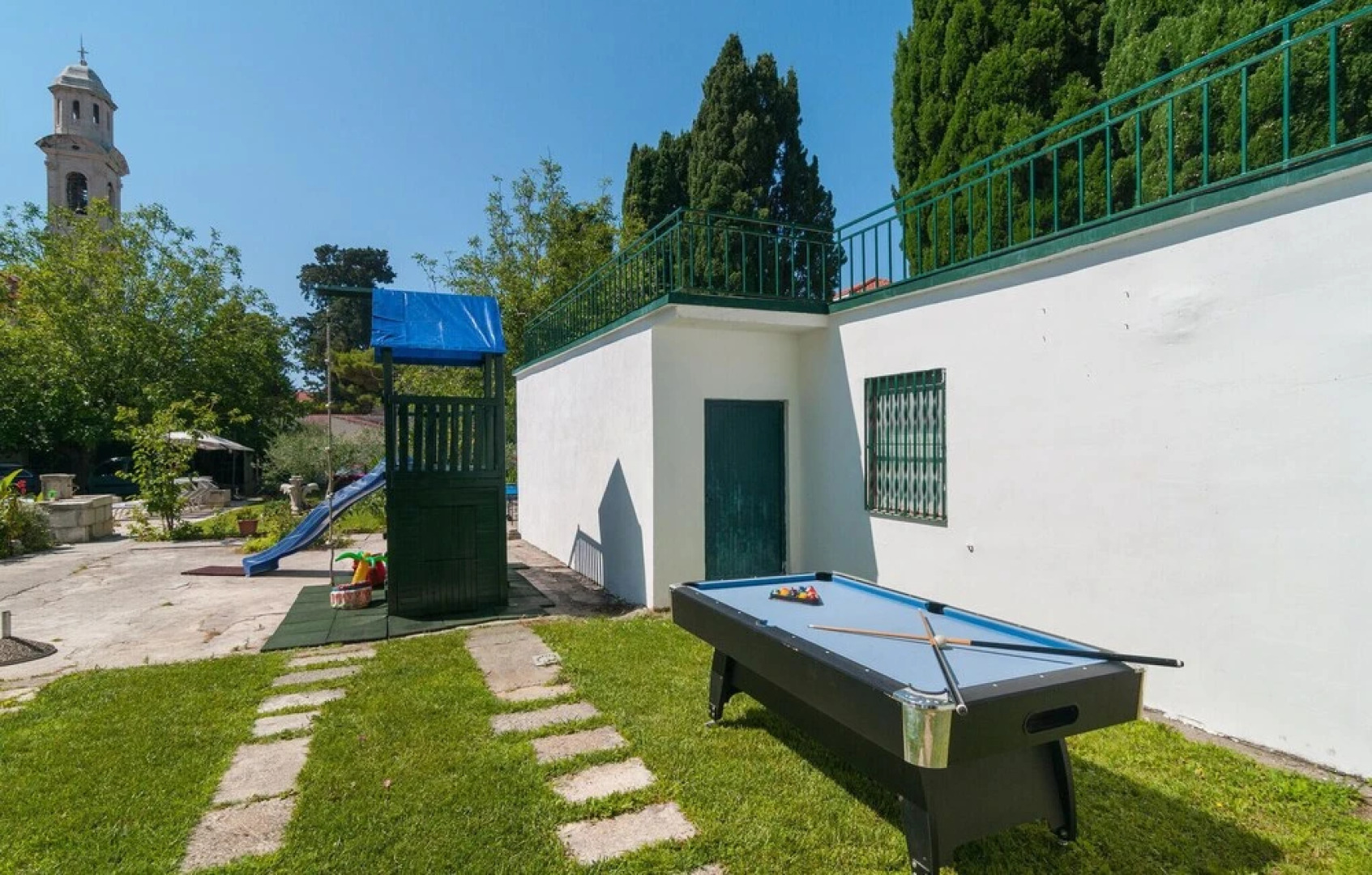 Awesome Home in Kastel Luksic With Sauna, Wifi and 6 Bedrooms