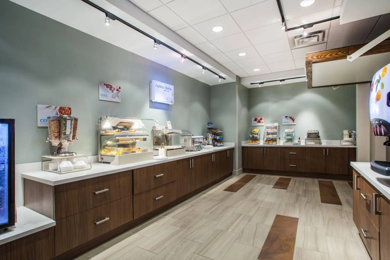 Holiday Inn Express Queensbury - Lake George Area by IHG