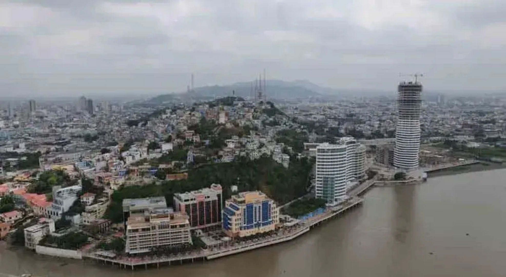 Suite amoblada en Condominio Riverfront II