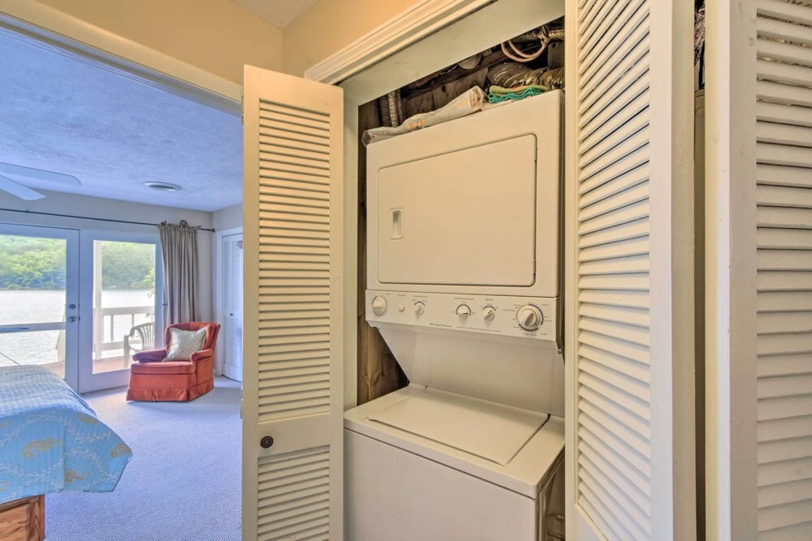 Townhome w/ Fire Pit & Boat Dock: Pets Welcome!
