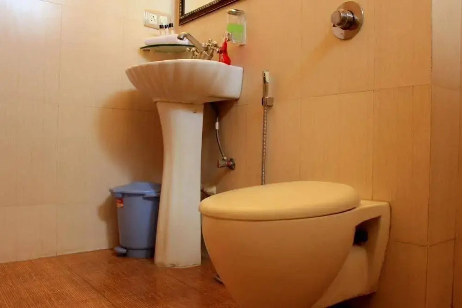 Oyo Rooms Saheliyon Ki Bari