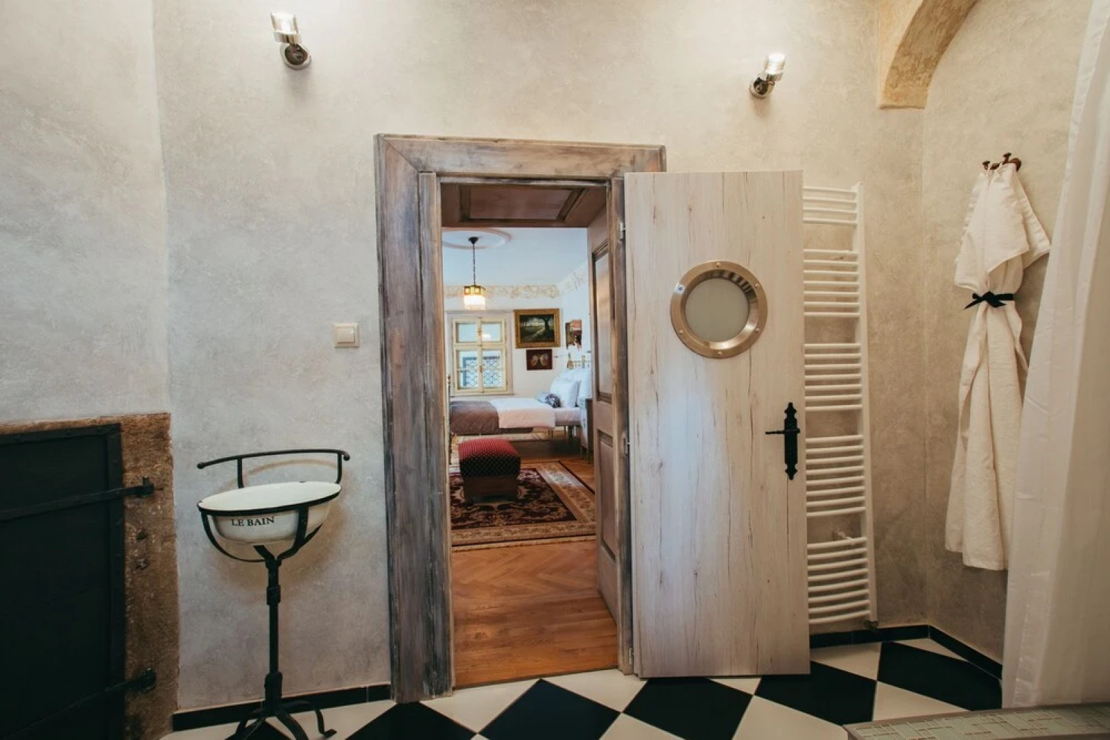 Divná Pani Luxury Gallery Rooms