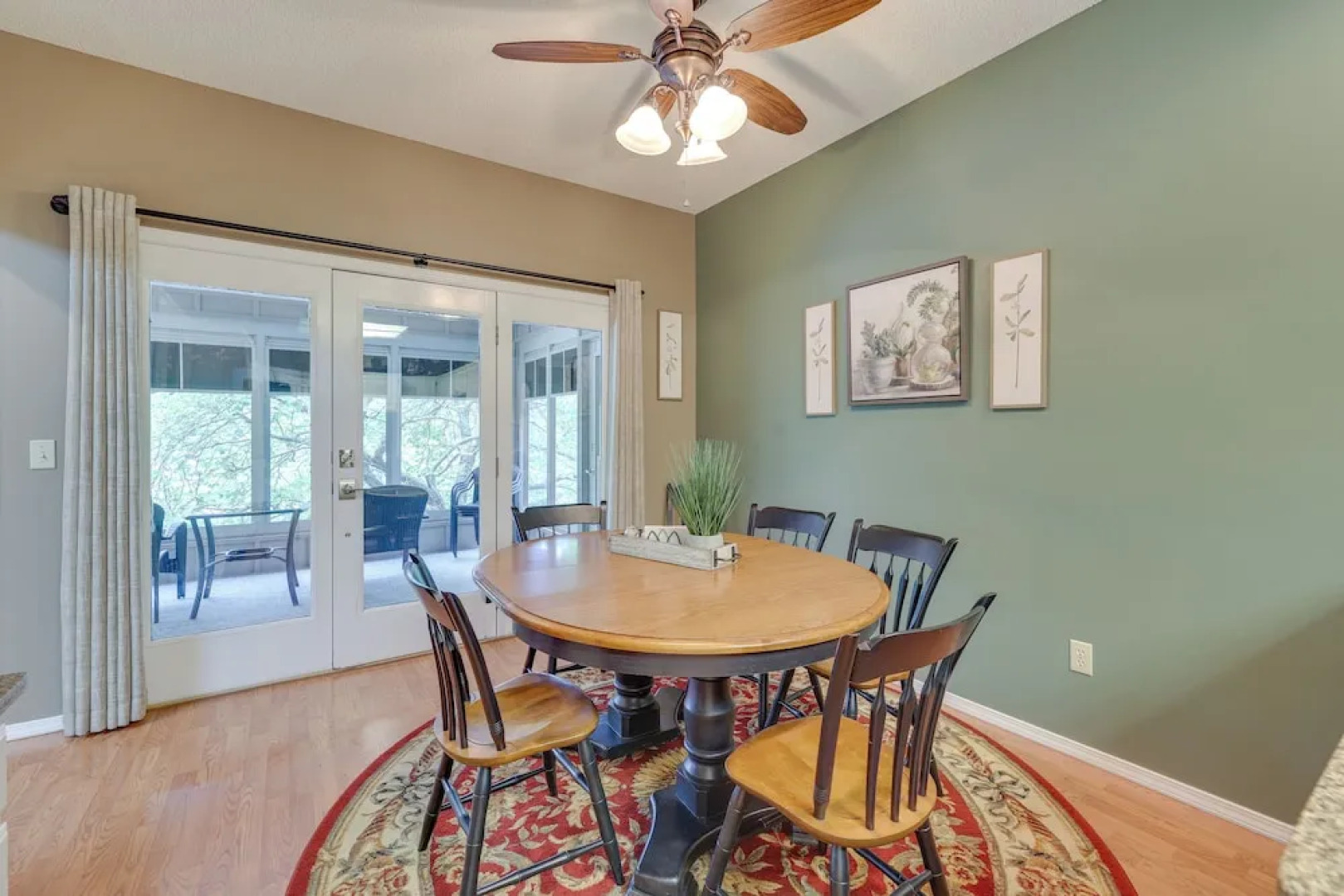 Bella Vista Home w/ Kayaks & Deck on Loch Lomond!