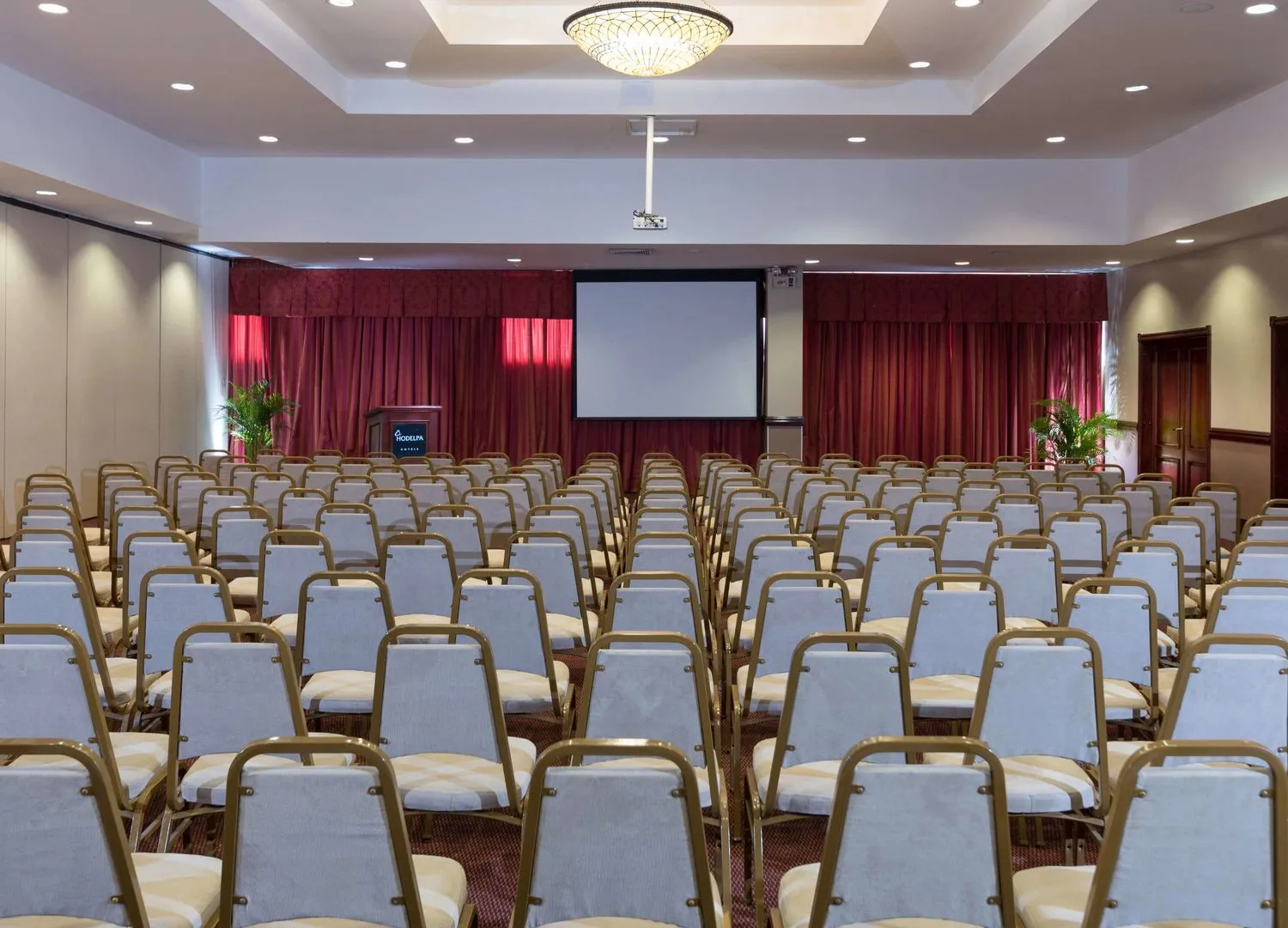 Hodelpa Garden Suites Golf & Convention Center